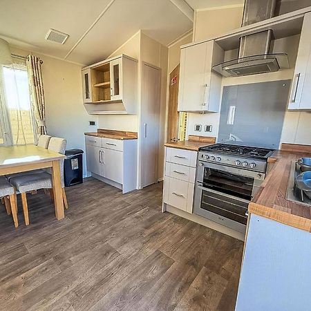 Lovely 6 Berth Caravan At Suffolk Sands Holiday Park Ref 45010Mv フェリックストウ エクステリア 写真