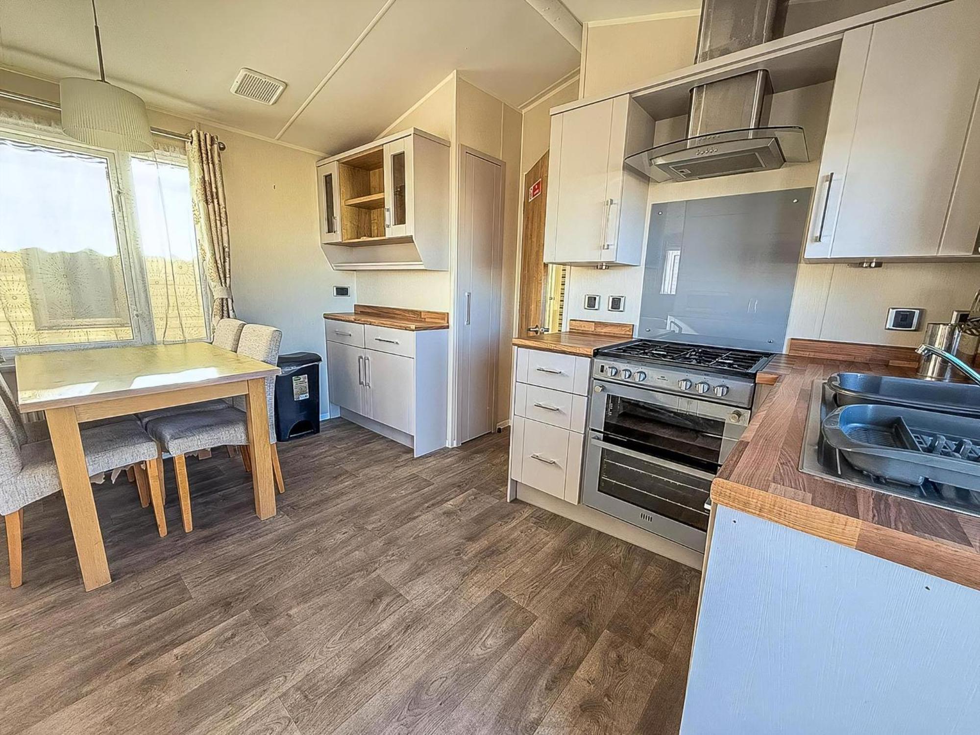 Lovely 6 Berth Caravan At Suffolk Sands Holiday Park Ref 45010Mv フェリックストウ エクステリア 写真