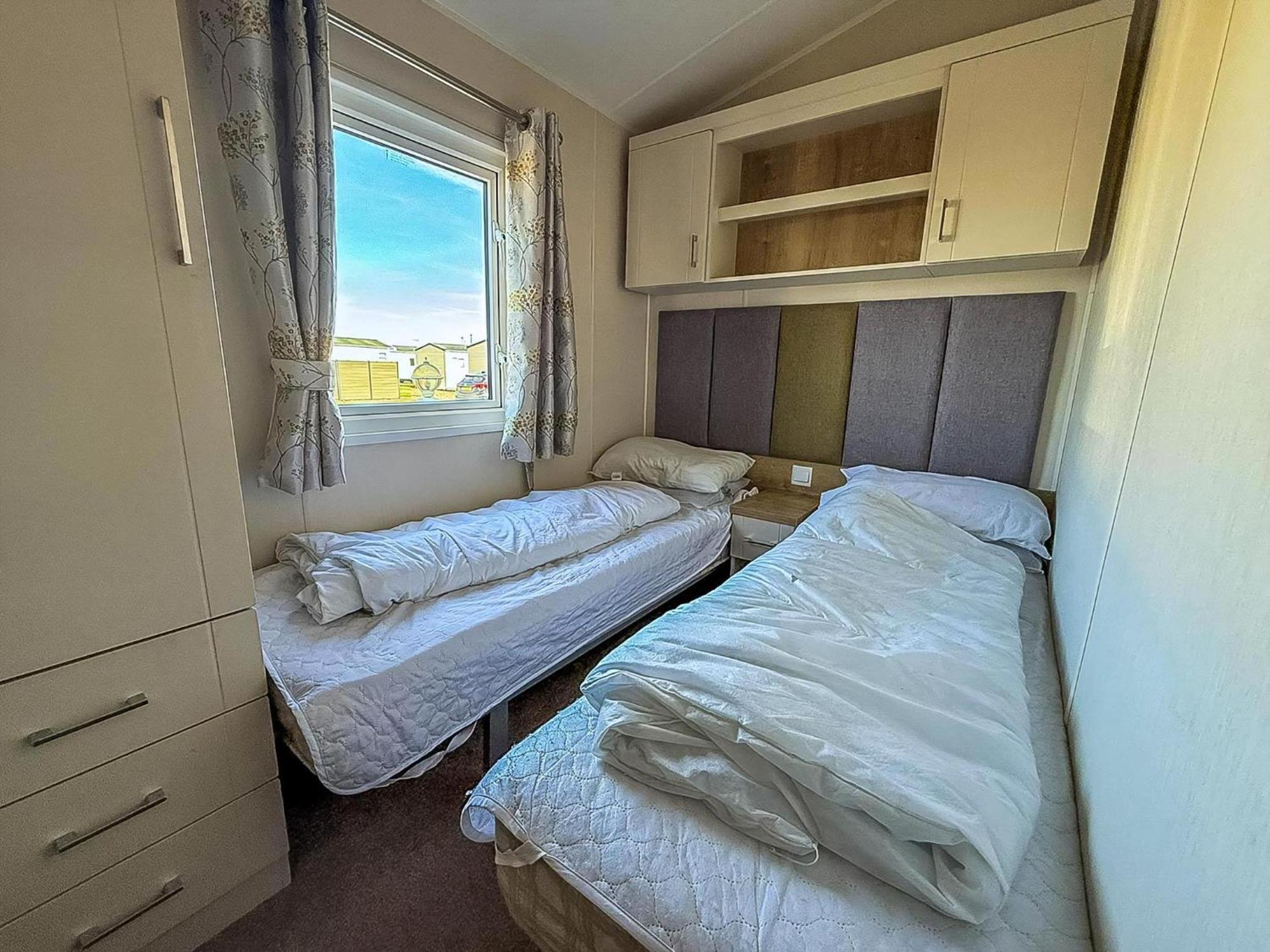 Lovely 6 Berth Caravan At Suffolk Sands Holiday Park Ref 45010Mv フェリックストウ エクステリア 写真