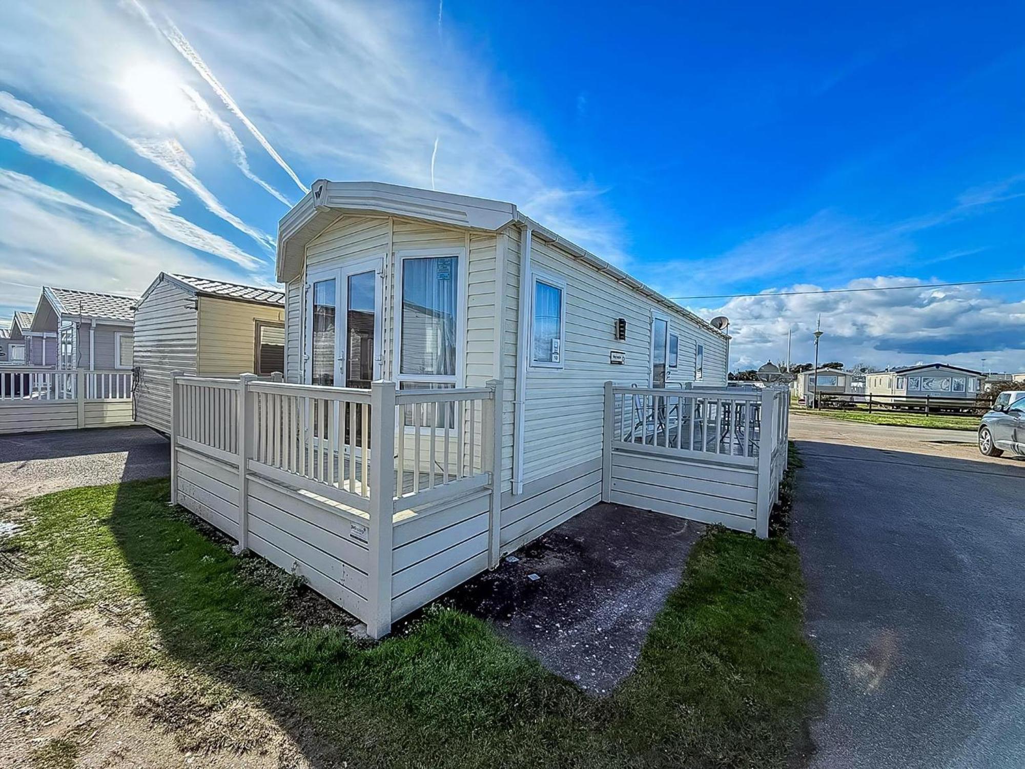 Lovely 6 Berth Caravan At Suffolk Sands Holiday Park Ref 45010Mv フェリックストウ エクステリア 写真