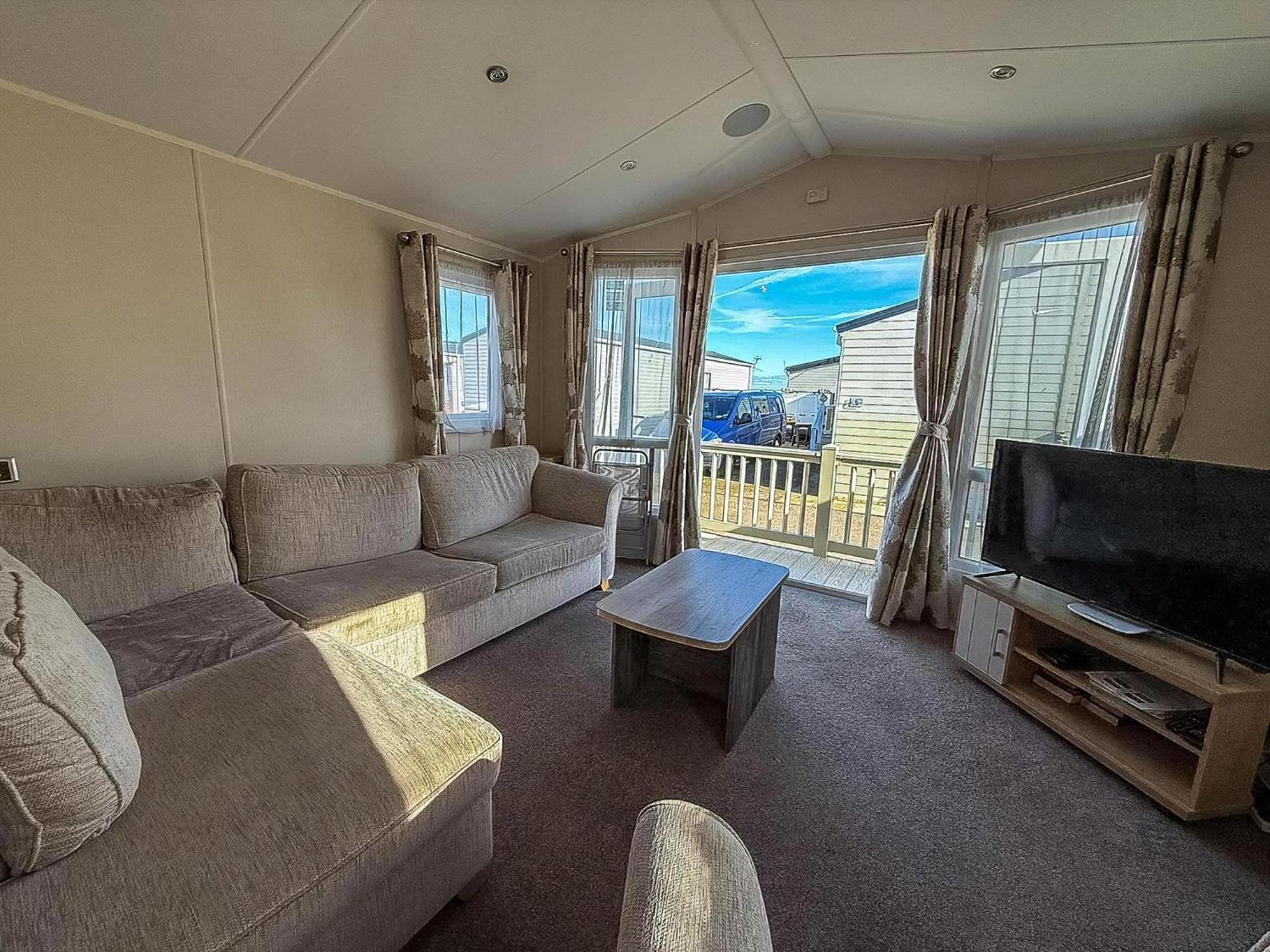 Lovely 6 Berth Caravan At Suffolk Sands Holiday Park Ref 45010Mv フェリックストウ エクステリア 写真